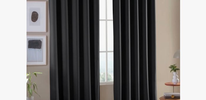 Cortina blackout na cor cinza escuro para quarto